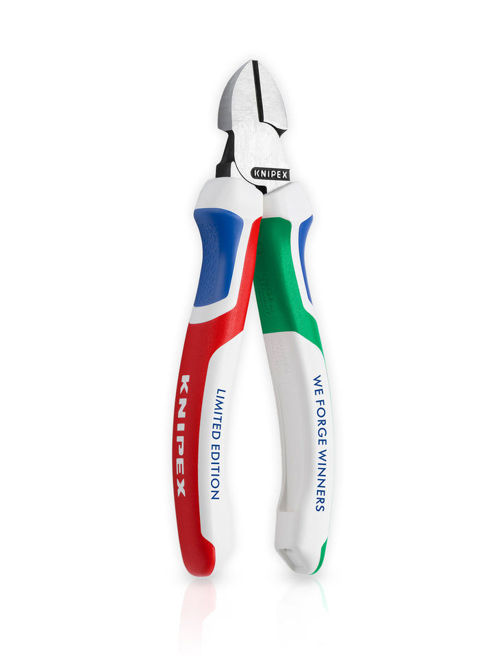 KNIPEX „WE FORGE WINNERS“ Seitenschneider in limitierter Sonderedition mit Griffen in Weiß, Blau, Grün und Rot, aus rostfreiem, robust geschmiedetem Material mit präzisen, induktiv gehärteten Schneiden und ergonomischen Comfort-Griffen.