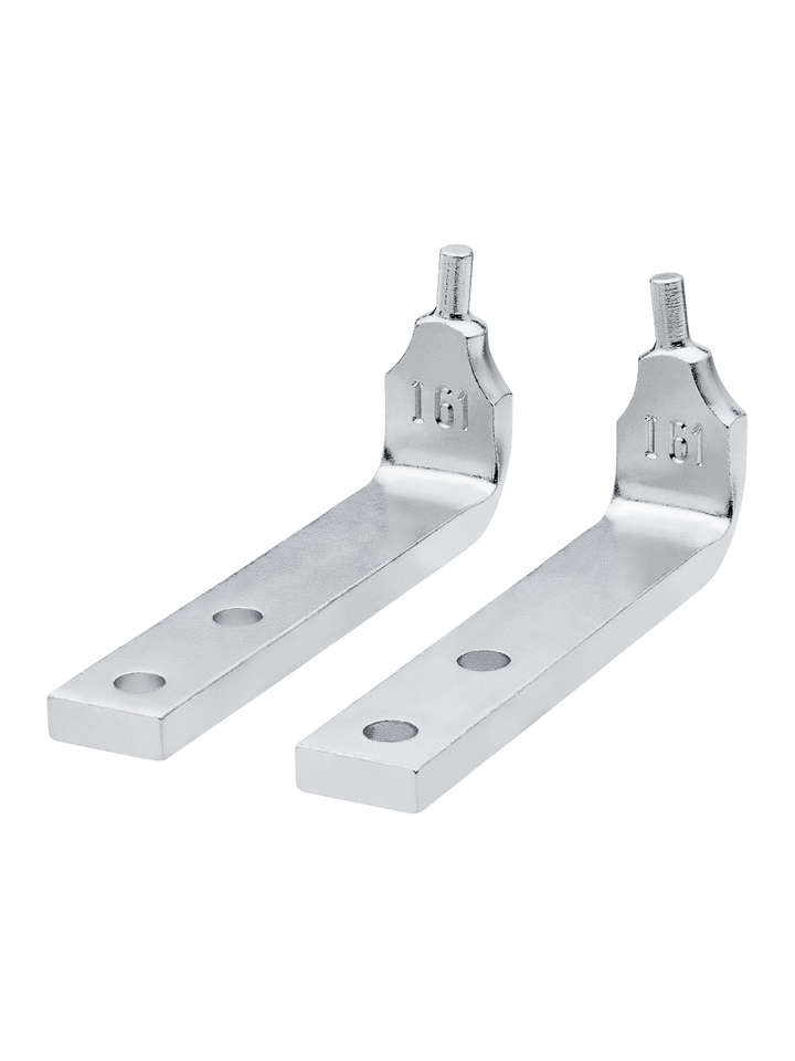 Ersatz-Spitzen aus silbernem Metall mit zwei Befestigungslöchern und der Gravur "J61", auf weißem Hintergrund.