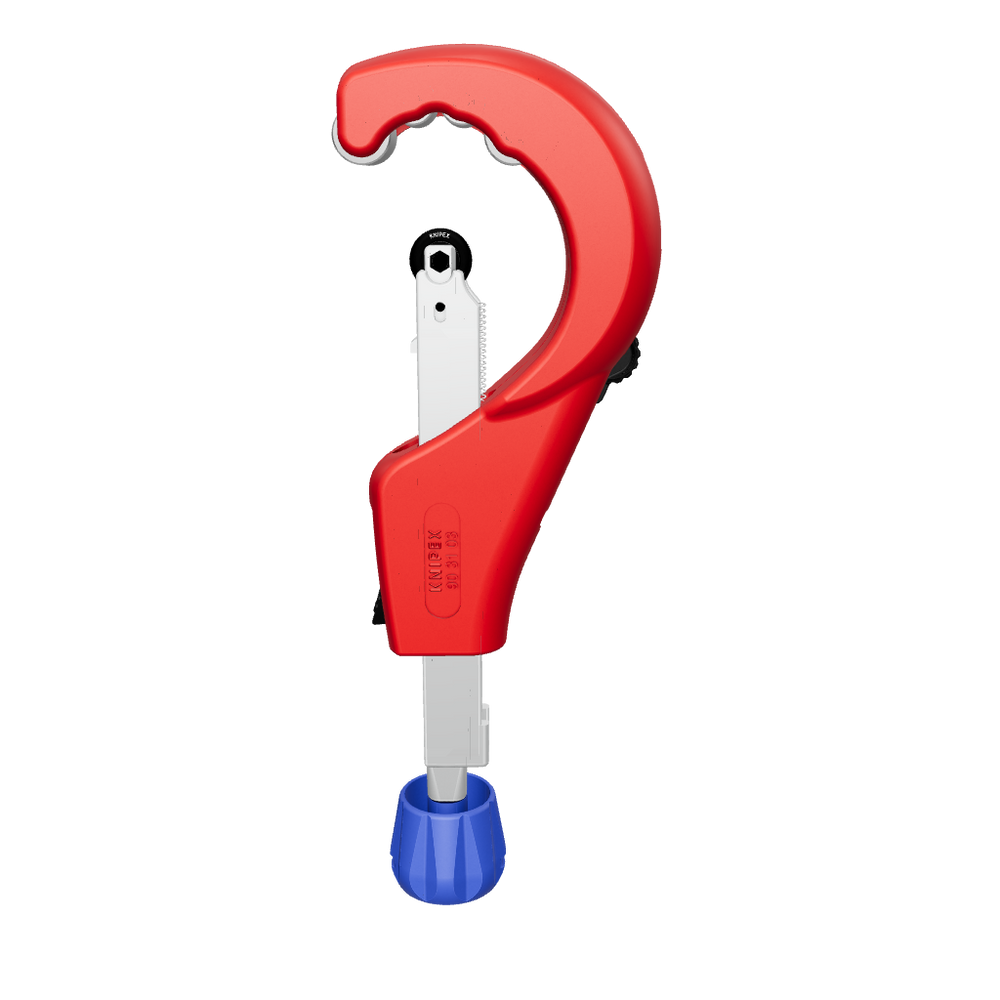 Das Bild zeigt einen Rohrschneider der Marke KNIPEX mit einem roten ergonomischen Griff und einem blauen Drehknopf am unteren Ende. Das Werkzeug ist speziell für das Schneiden von Rohren konzipiert und verfügt über eine scharfe Klinge sowie eine verstellbare Führung, um präzise Schnitte zu ermöglichen. Auf dem roten Griff ist die Modellnummer "90 31 03" sichtbar. Das Design ist robust und funktional.